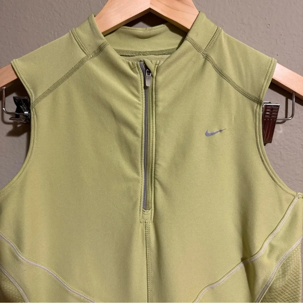 NIKE FitDry▪︎Woman's Performance Top Sz S (4-6) Fitted Slvless 1/4 Zip Front